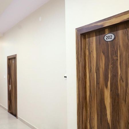 Hotel Keshavam Inn Mathura Zewnętrze zdjęcie