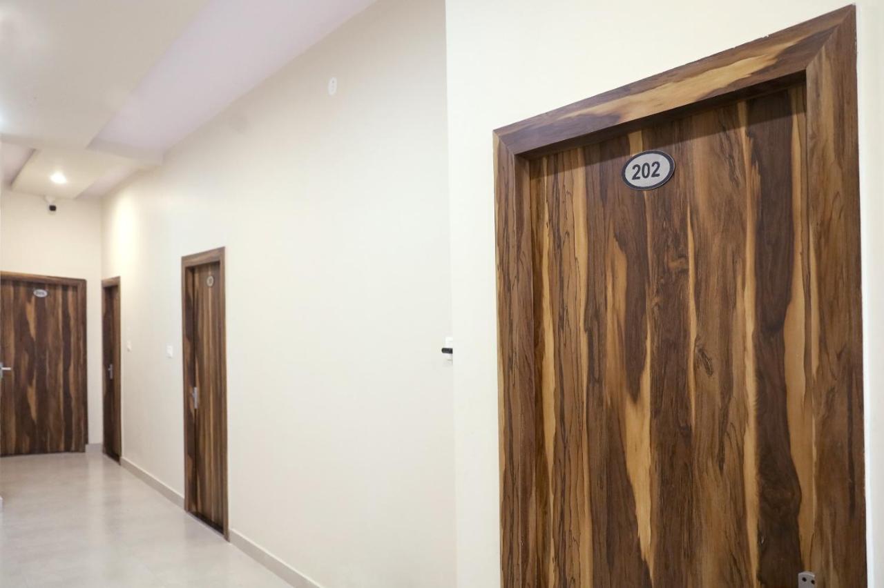 Hotel Keshavam Inn Mathura Zewnętrze zdjęcie